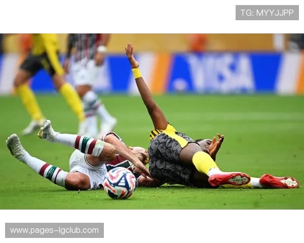 女子足球队重量级球员领衔精彩对决全场焦点聚焦她们的卓越表现